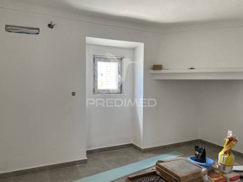 Moradia t2 com logradouro, remodelada, em são brás dos matos, alandroal