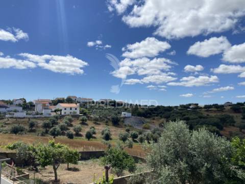 Moradia t2 com logradouro, remodelada, em são brás dos matos, alandroal