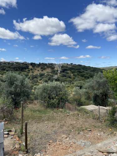 Moradia t2 com logradouro, remodelada, em são brás dos matos, alandroal