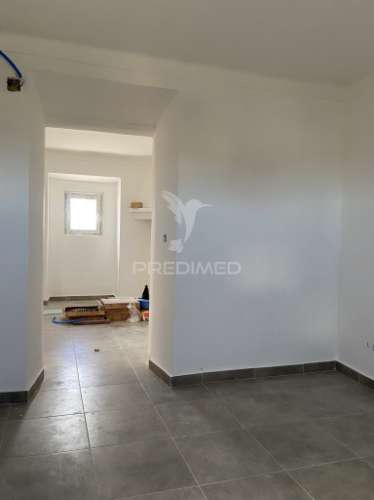 Moradia t2 com logradouro, remodelada, em são brás dos matos, alandroal