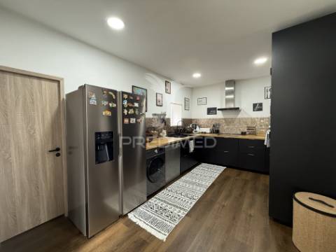 Moradia t4 no centro de arneiro das milhariças – santarém
