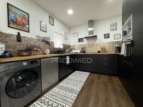 Moradia t4 no centro de arneiro das milhariças – santarém