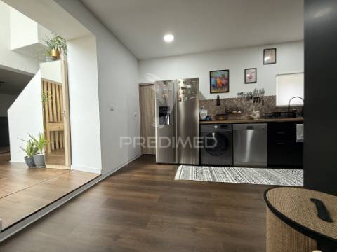 Moradia t4 no centro de arneiro das milhariças – santarém