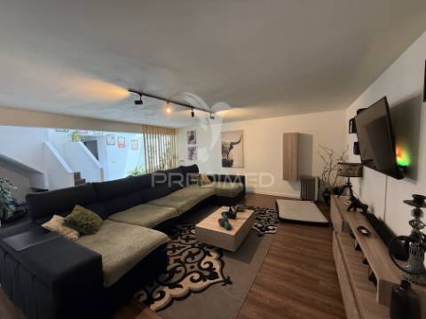 Moradia t4 no centro de arneiro das milhariças – santarém