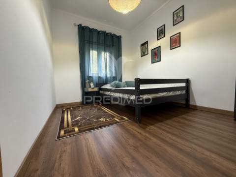 Moradia t4 no centro de arneiro das milhariças – santarém