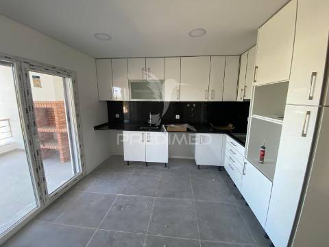 Apartamento t3 de excelência na aldeia de paio pires