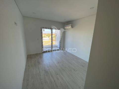 Apartamento t3 de excelência na aldeia de paio pires