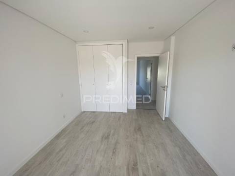 Apartamento t3 de excelência na aldeia de paio pires