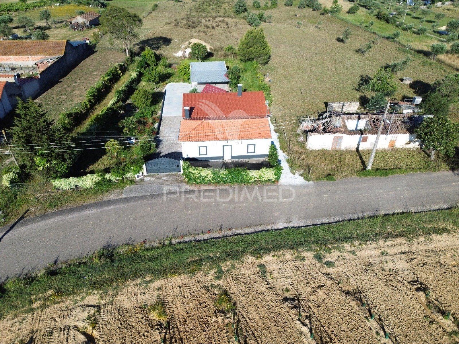 Moradia t3 com terreno e poço casével - santarém