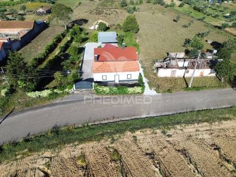 Moradia t3 com terreno e poço casével - santarém