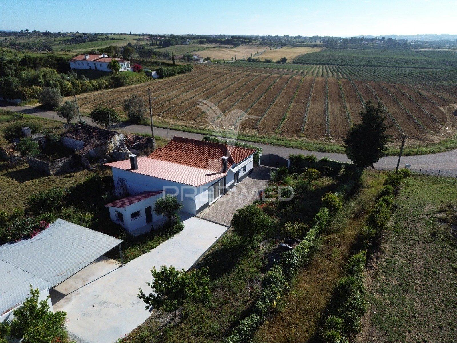 Moradia t3 com terreno e poço casével - santarém