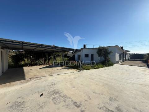 Moradia t3 com terreno e poço casével - santarém