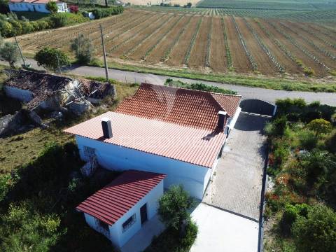 Moradia t3 com terreno e poço casével - santarém