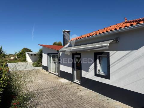 Moradia t3 com terreno e poço casével - santarém