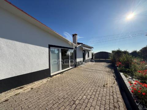 Moradia t3 com terreno e poço casével - santarém