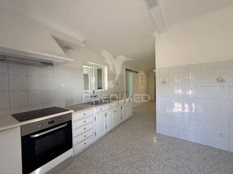 Moradia t3 com terreno e poço casével - santarém