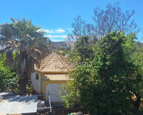 Moradia com 400m2 por acabar + anexo t1 pronto