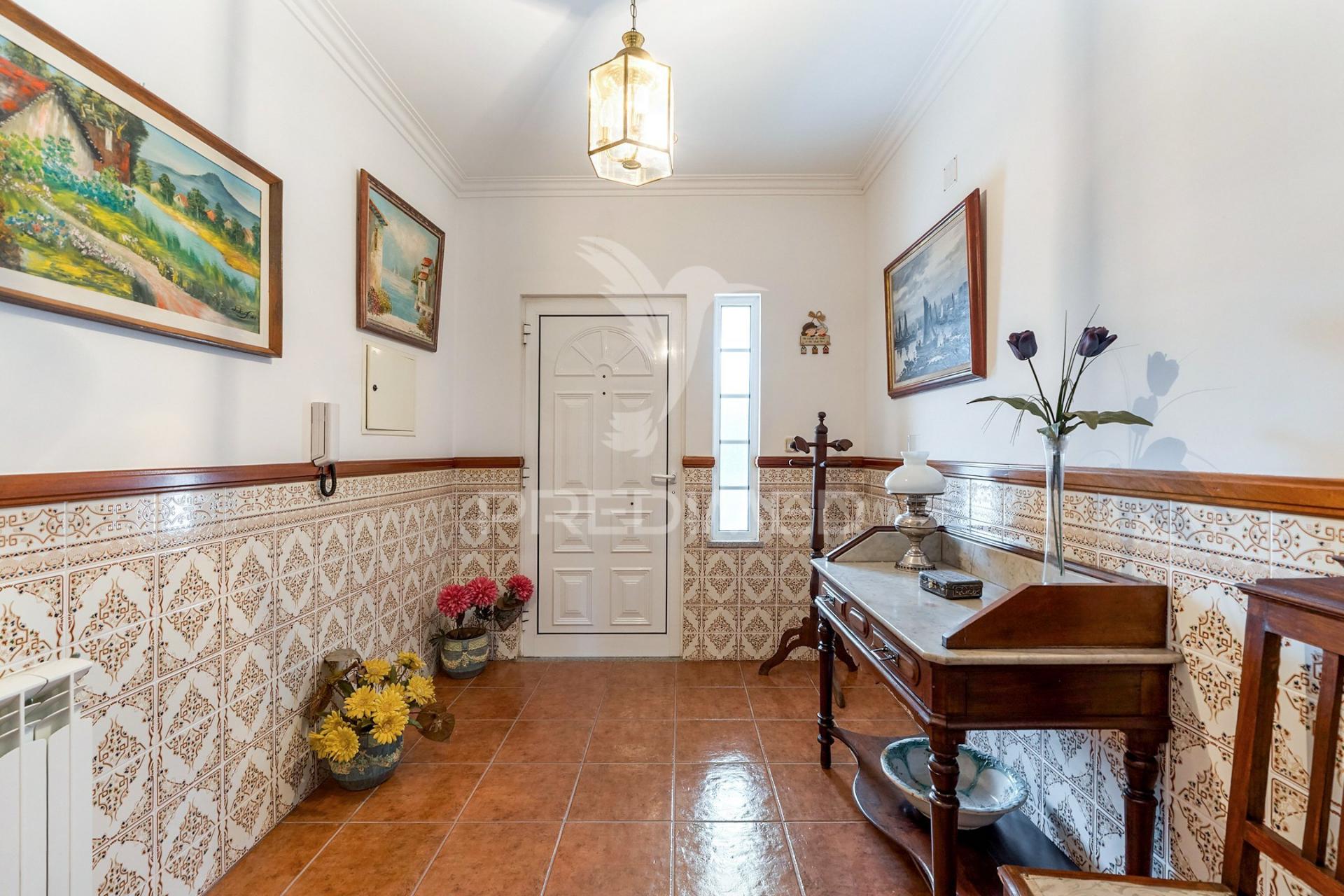 Moradia t4 + sótão - localização privilegiada  castro daire