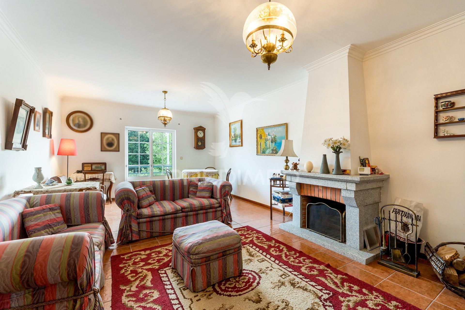 Moradia t4 + sótão - localização privilegiada  castro daire