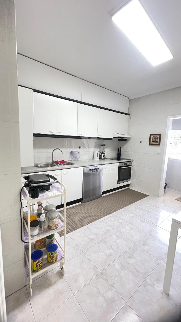 Vende-se t2 em valpedre - penafiel