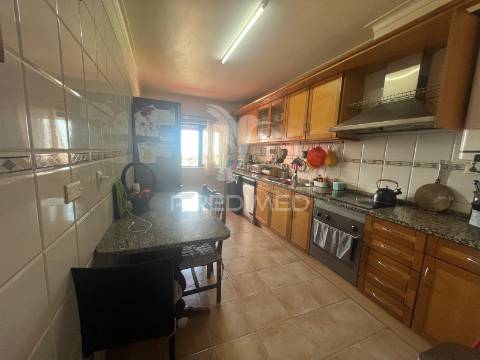 Apartamento t3 com garagem e arrecadação – urbanização quinta dos fidalguinhos