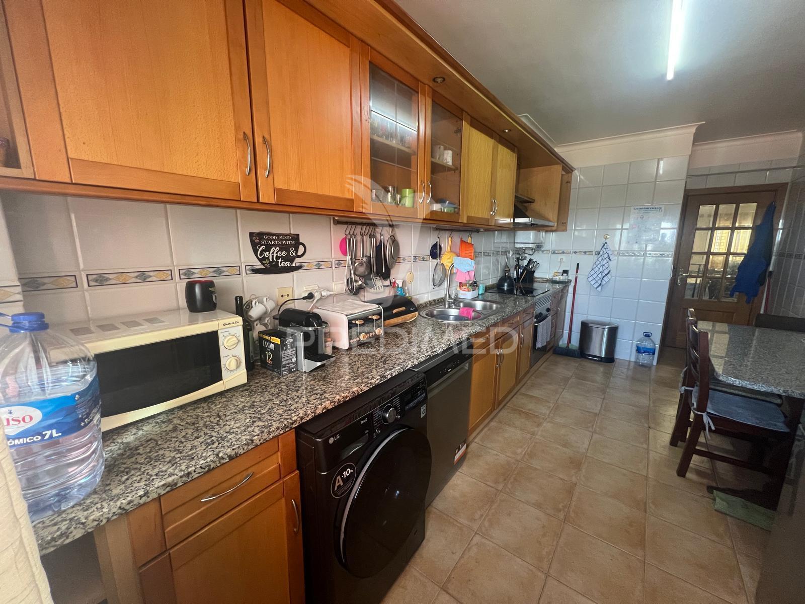 Apartamento t3 com garagem e arrecadação – urbanização quinta dos fidalguinhos
