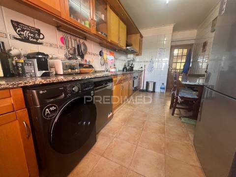 Apartamento t3 com garagem e arrecadação – urbanização quinta dos fidalguinhos