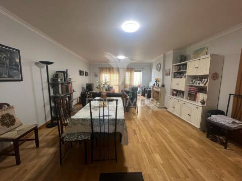Apartamento t3 com garagem e arrecadação – urbanização quinta dos fidalguinhos