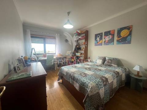 Apartamento t3 com garagem e arrecadação – urbanização quinta dos fidalguinhos