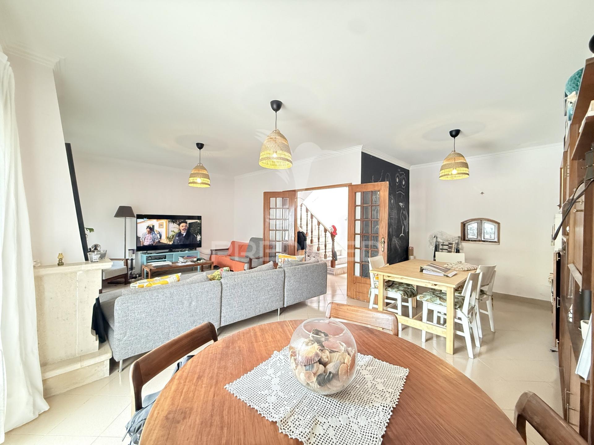 Moradia t4 de excelência na charneca da caparica | junto à marisol