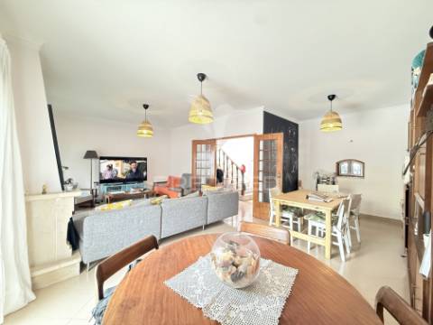Moradia t4 de excelência na charneca da caparica | junto à marisol
