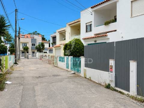 Moradia t4 de excelência na charneca da caparica | junto à marisol