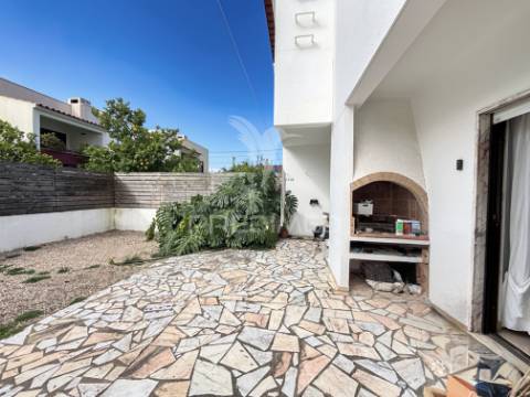 Moradia t4 de excelência na charneca da caparica | junto à marisol