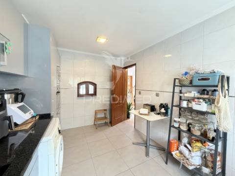 Moradia t4 de excelência na charneca da caparica | junto à marisol