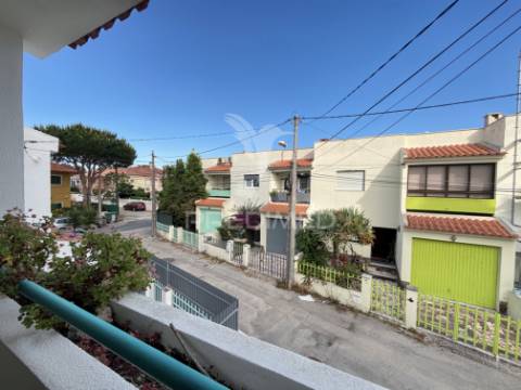 Moradia t4 de excelência na charneca da caparica | junto à marisol