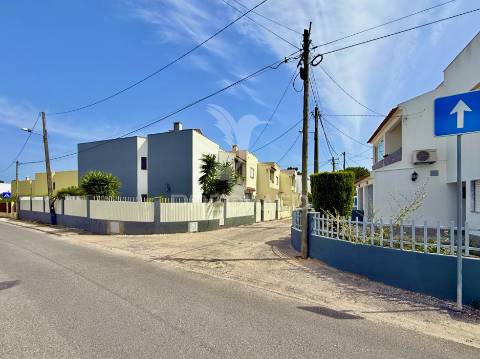 Moradia t4 de excelência na charneca da caparica | junto à marisol