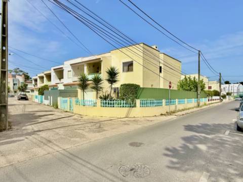 Moradia t4 de excelência na charneca da caparica | junto à marisol