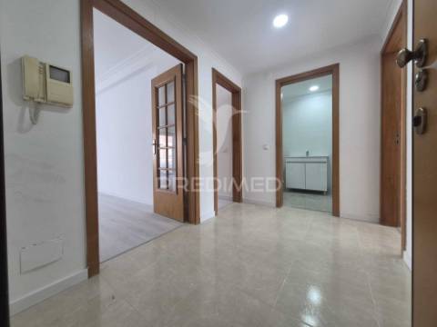 Apartamento t2 no feijo-almada