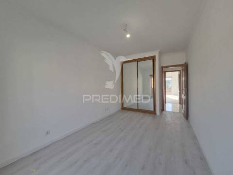 Apartamento t2 no feijo-almada