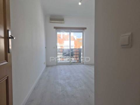 Apartamento t2 no feijo-almada