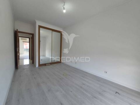 Apartamento t2 no feijo-almada