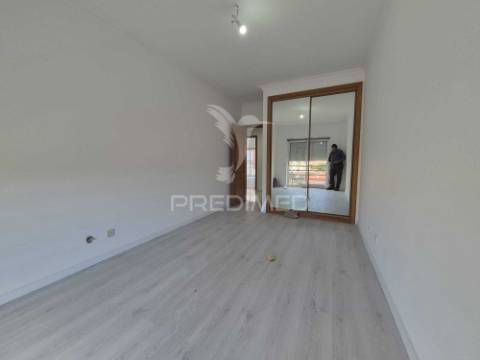 Apartamento t2 no feijo-almada