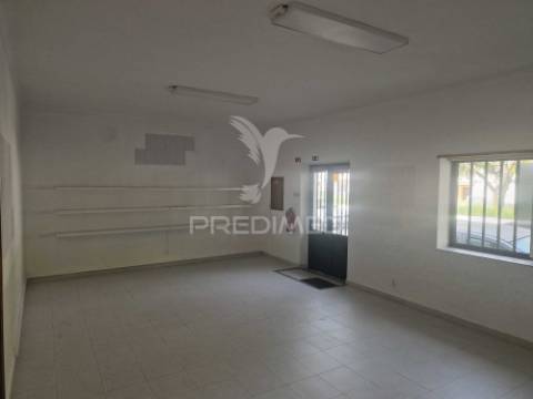 Loja/espaço comercial com 54,77m² | senhora da saúde