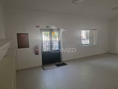 Loja/espaço comercial com 54,77m² | senhora da saúde