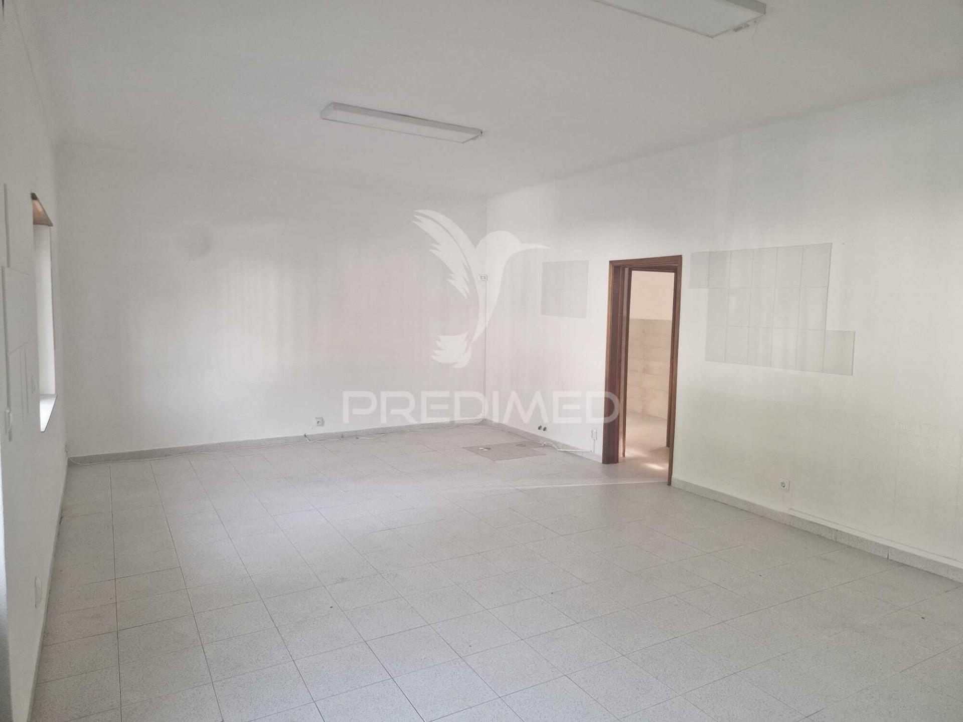 Loja/espaço comercial com 54,77m² | senhora da saúde