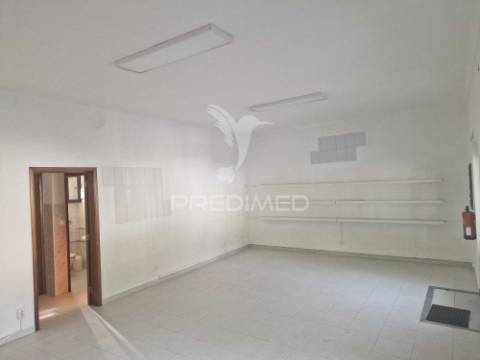 Loja/espaço comercial com 54,77m² | senhora da saúde