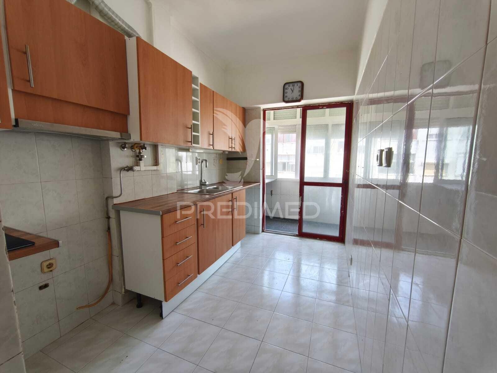Apartamento t3+1 para remodelar