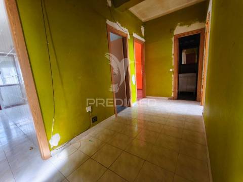 Apartamento t3+1 para remodelar