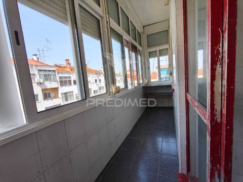 Apartamento t3+1 para remodelar