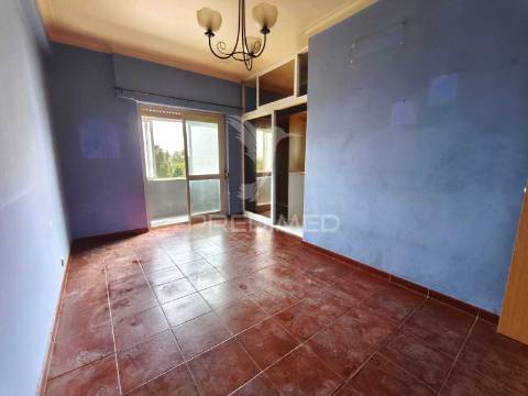 Apartamento t3+1 para remodelar